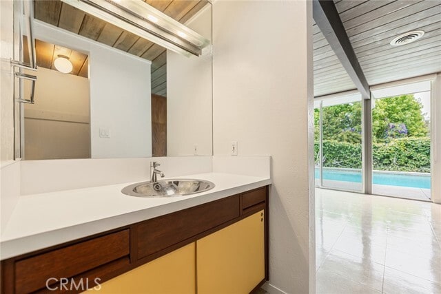 Building Photo - 5112 E Valencia Dr