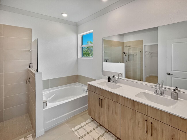 Building Photo - 5989 SE Sky Blue Cir