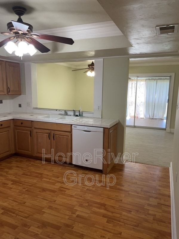 Building Photo - 1731 Golf Club Dr