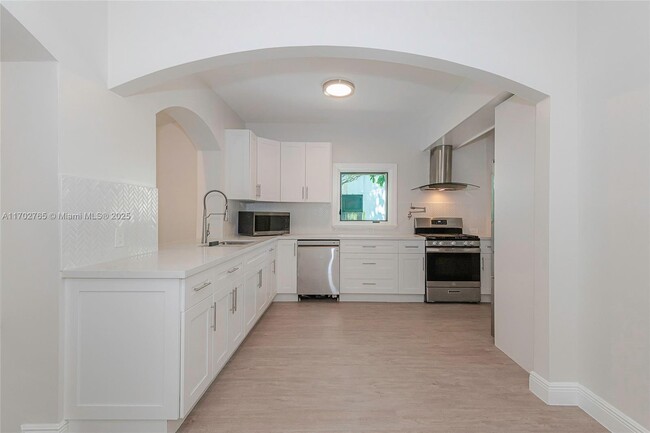 Building Photo - 108 2nd Dilido Terrace
