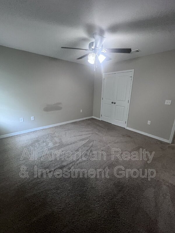 Building Photo - 426 Eisenhower Dr