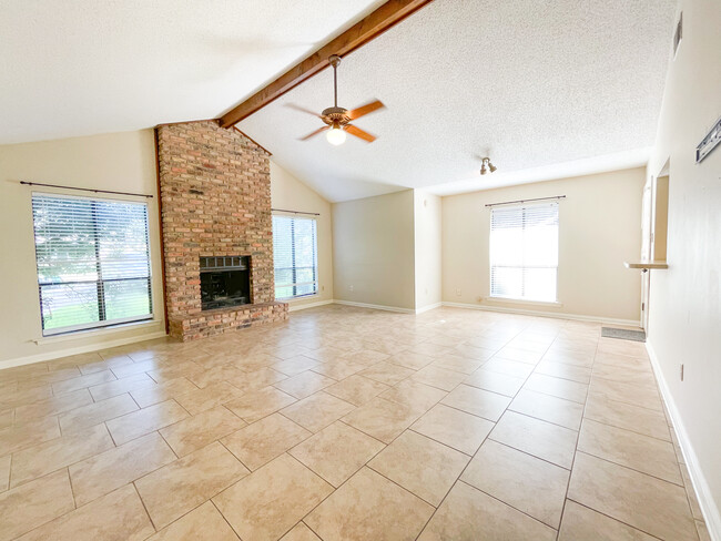 Open living/dining with vaulted ceilings - 178 Walnut St