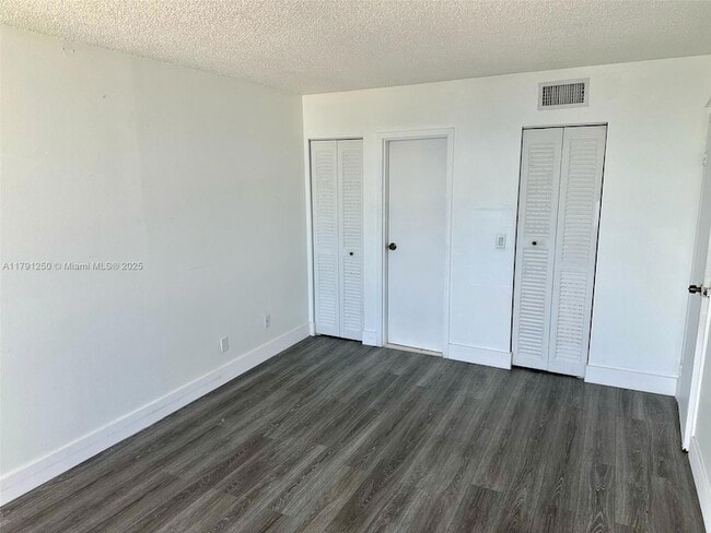 Building Photo - 13499 Biscayne Blvd