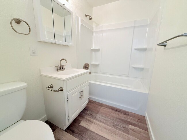 Building Photo - 2 bed 1 bath apartment for rent in South Lake Tahoe