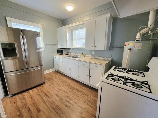 Building Photo - 2811 Chenevert St