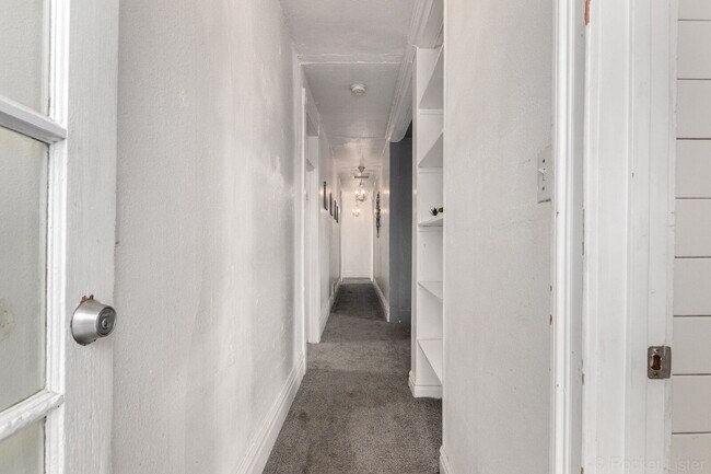 Building Photo - Lovely Victorian duplex for rent 2 bed / 1 bath