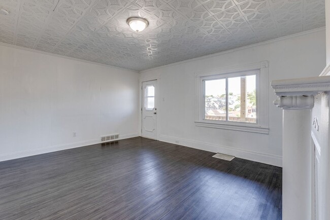 Building Photo - Available MAY 2026 - Beautiful 2 bedroom home in Mt Washington!