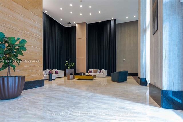 Building Photo - 950 Brickell Bay Dr