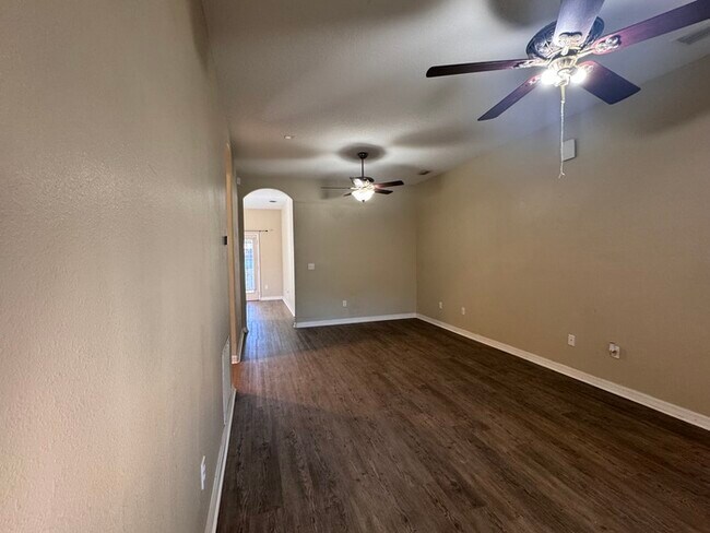 Building Photo - Charming 3-Bedroom Home with Modern Update...