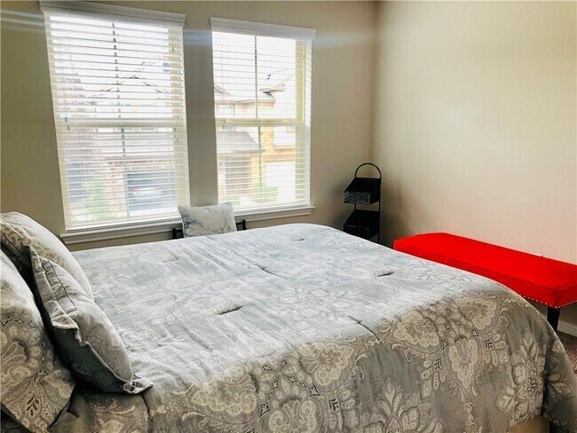 Building Photo - 2304 S Lakeline Blvd