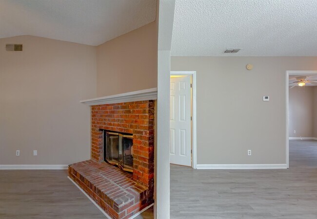 Building Photo - 2415 Talco Hills Dr