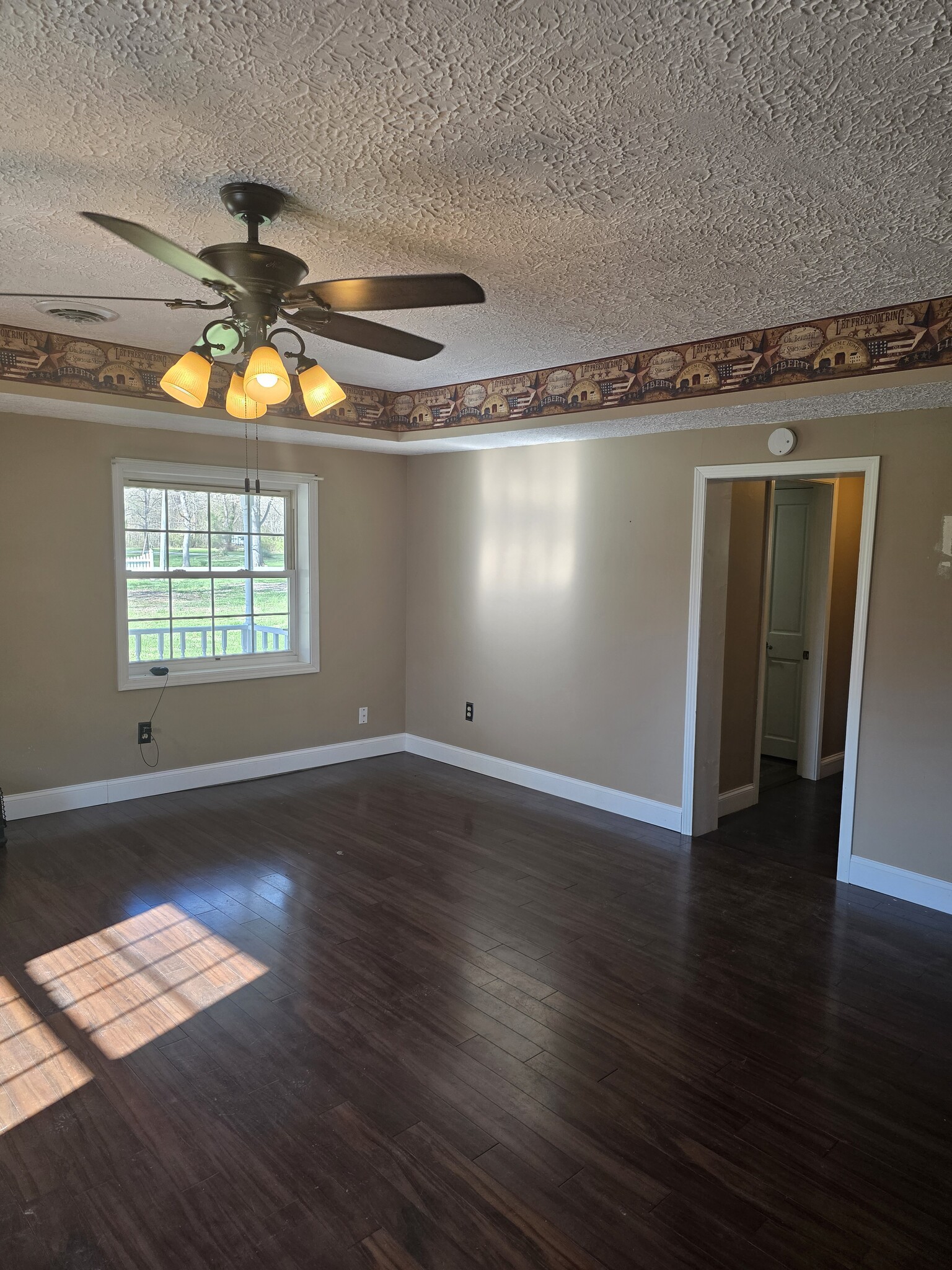 Building Photo - 9997 E Davis Ave