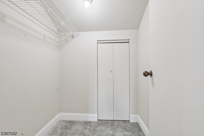Building Photo - 5 Millay Ct