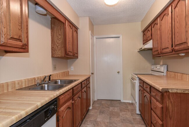 Building Photo - 3910 Peperport Dr