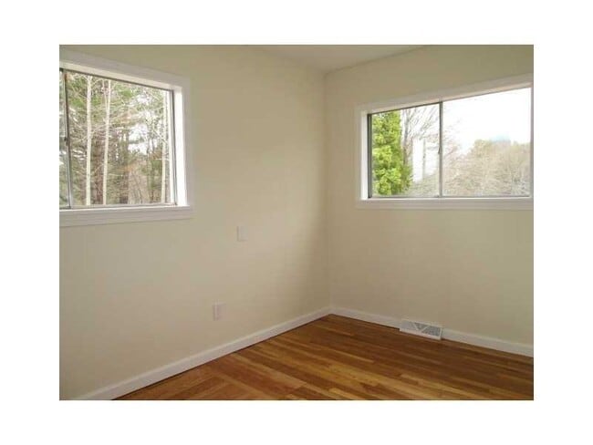 Building Photo - 180 Kingstown Rd