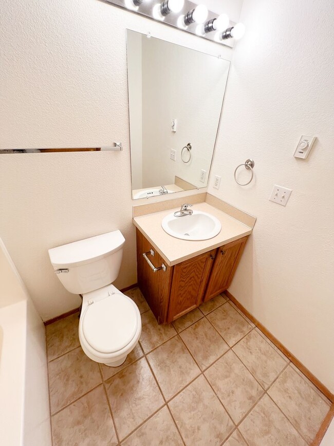 Building Photo - Triplex 5417 - 5421 North Hills Drive