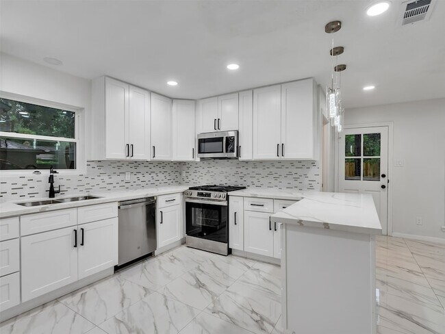 Building Photo - 4023 Laverock Rd