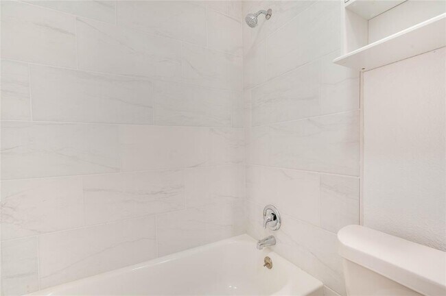Building Photo - 706 Scenic Dr