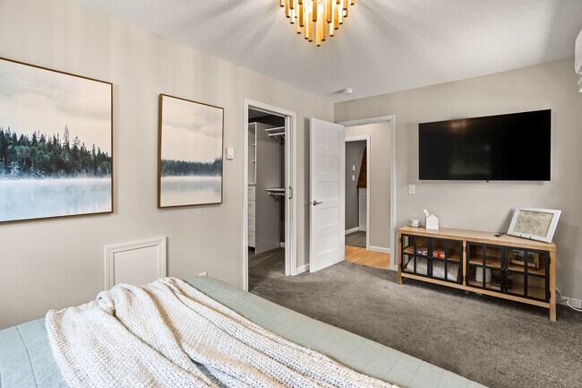 Master Bedroom/King - 27166 Little Floyd Lake Rd