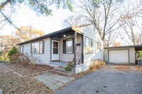 Building Photo - 3 Bed 2 Bath Home on University Ave