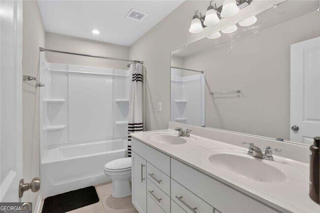 Building Photo - 616 Blue Ash Ct