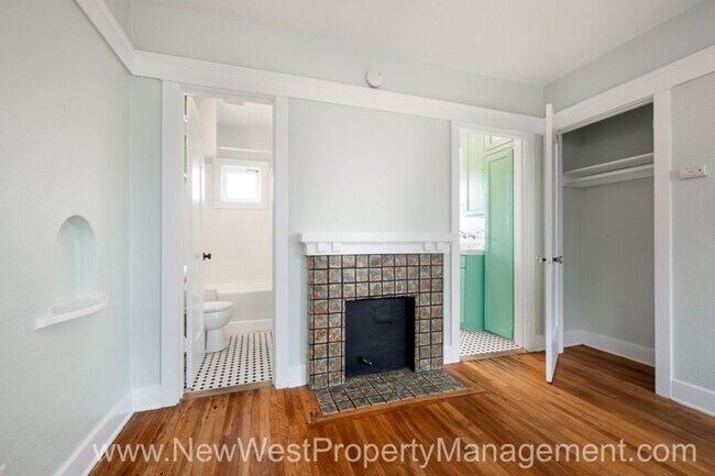 Building Photo - Charming Sherman Heights Studio, Small Pet OK!