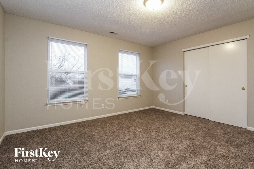 Building Photo - 4554 Redcliff S Ln