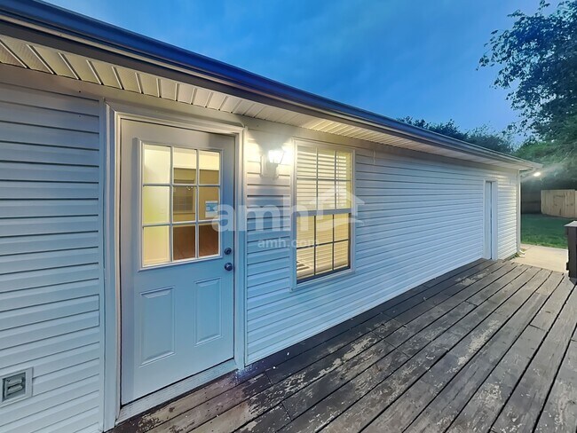 Building Photo - 2219 Brick Way