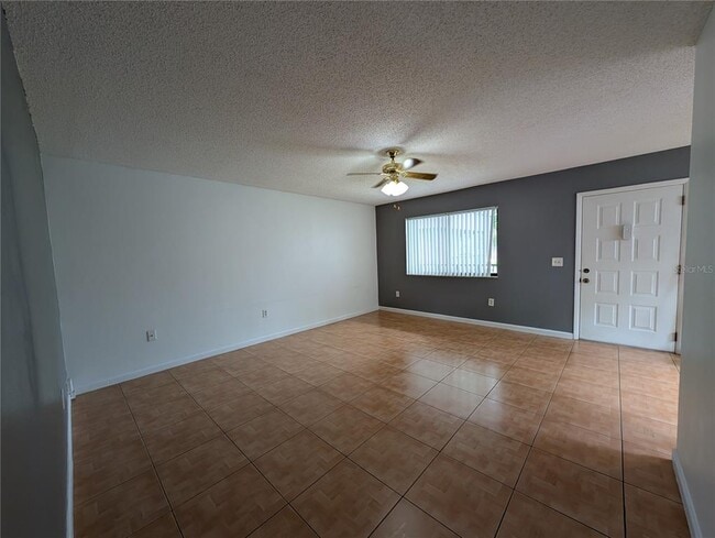 Building Photo - 2439 Oak Park Way
