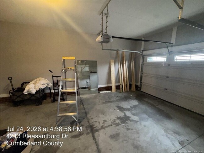 Building Photo - 4220 Pleasantburg Dr