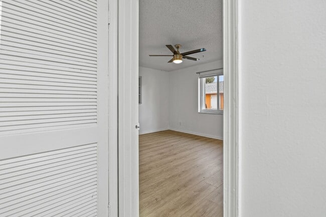 Building Photo - Comfortable Oakland Park Living - 3BR with Outdoor Space