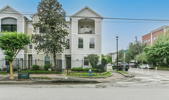 Primary Photo - 1702 Elgin St