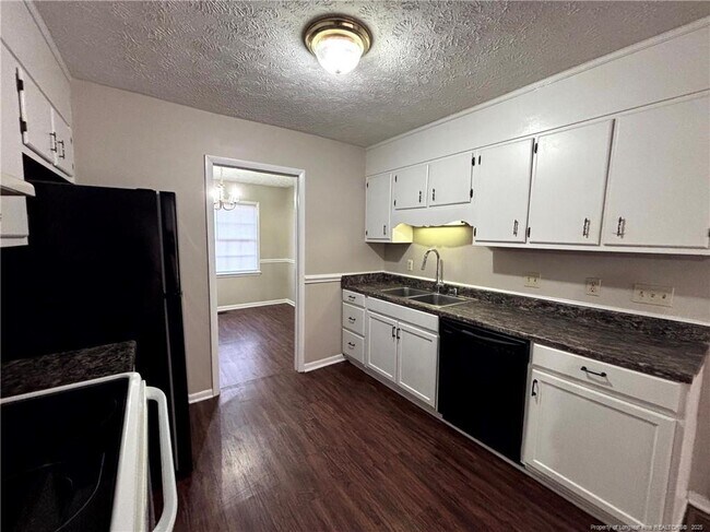 Building Photo - 1502 Diplomat Dr