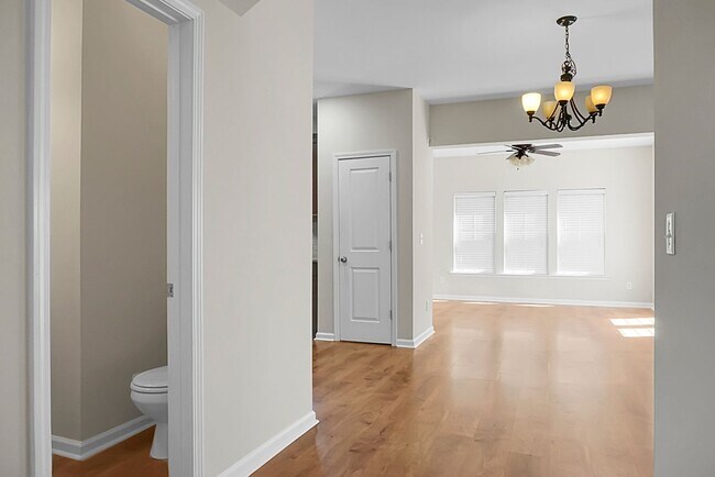 Building Photo - Comfortable Living, 4 BR 2.5 BA Home, Two Car Garage