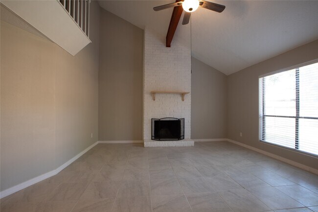 Building Photo - 16042 Bear Hill Dr