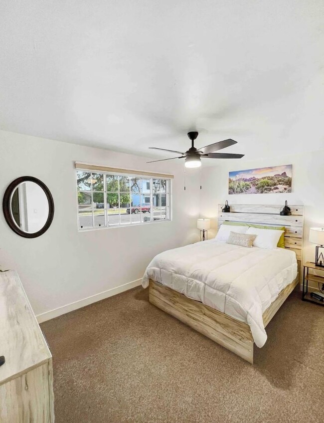 Building Photo - 6558 E 2nd St