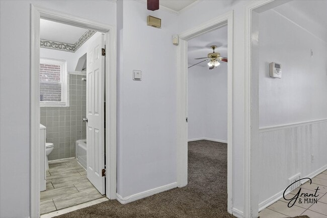 Building Photo - $1300 3 bedrooms