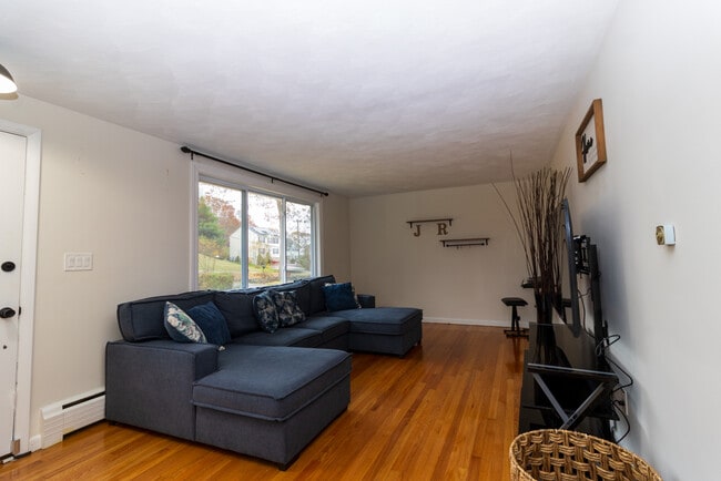 Building Photo - 149 Lakeside Blvd E