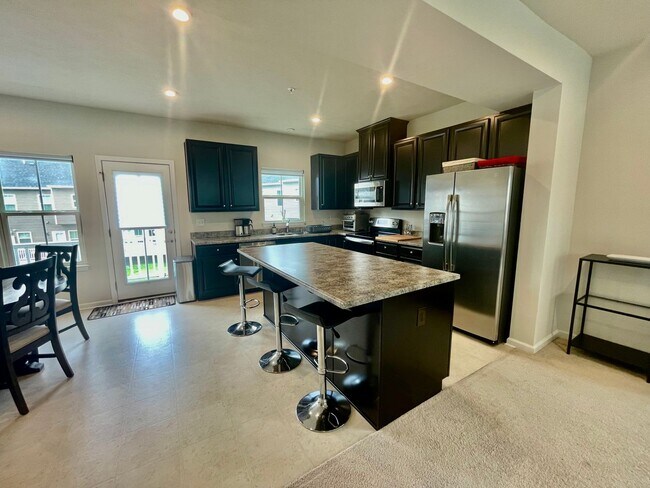 Building Photo - Pittsburgh - 3 Bedroom 2.5 Bathroom - Town...