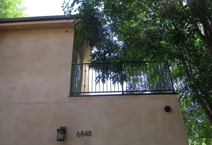 Building Photo - 6848 Encino Ave