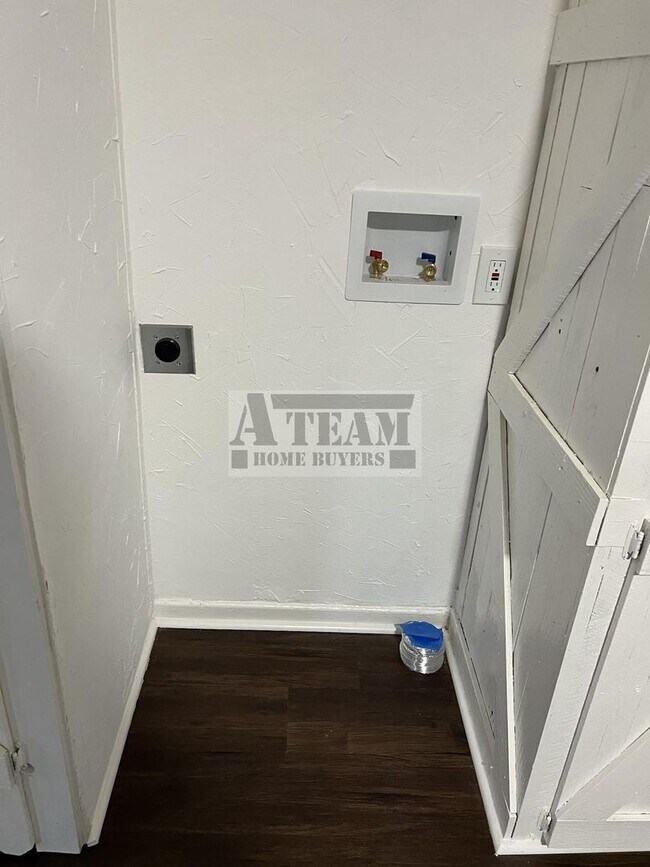 Building Photo - Renovated 2 Bed 1 Bath house for rent in T...