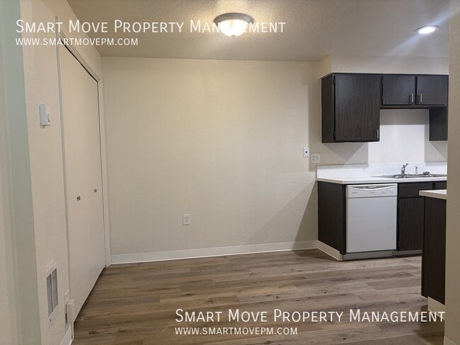 Building Photo - 2561 Targee-