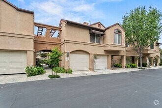 Building Photo - Furnished Bear Brand condo with Walkabilit...