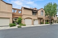 Building Photo - Furnished Bear Brand condo with Walkabilit...
