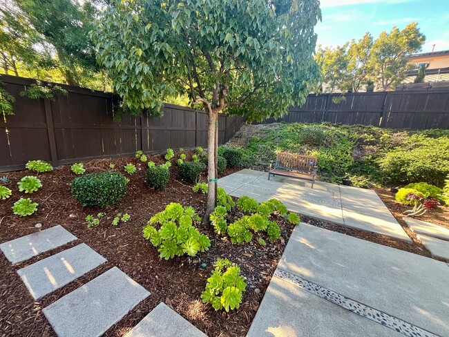 Building Photo - Gorgeous La Costa Oaks Single Story Home