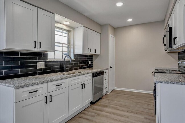 Building Photo - 3014 Northridge Dr