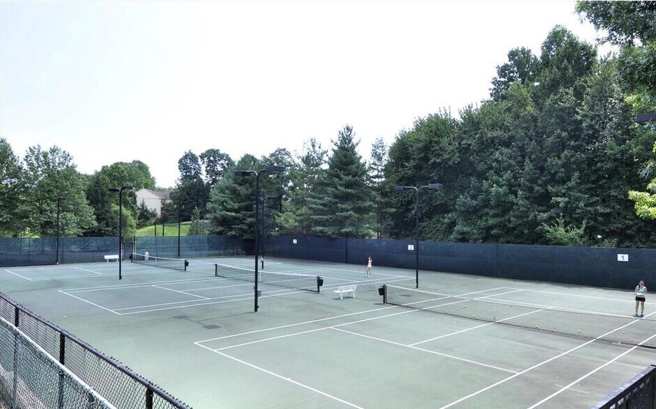 Building Photo - 3922 Penderview Dr