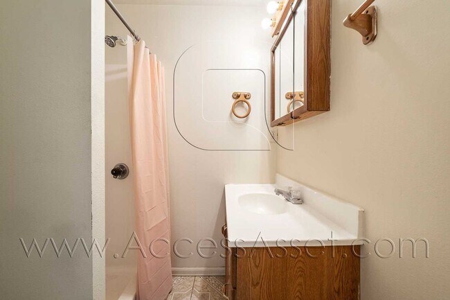 Building Photo - 23865 Goetz Dr