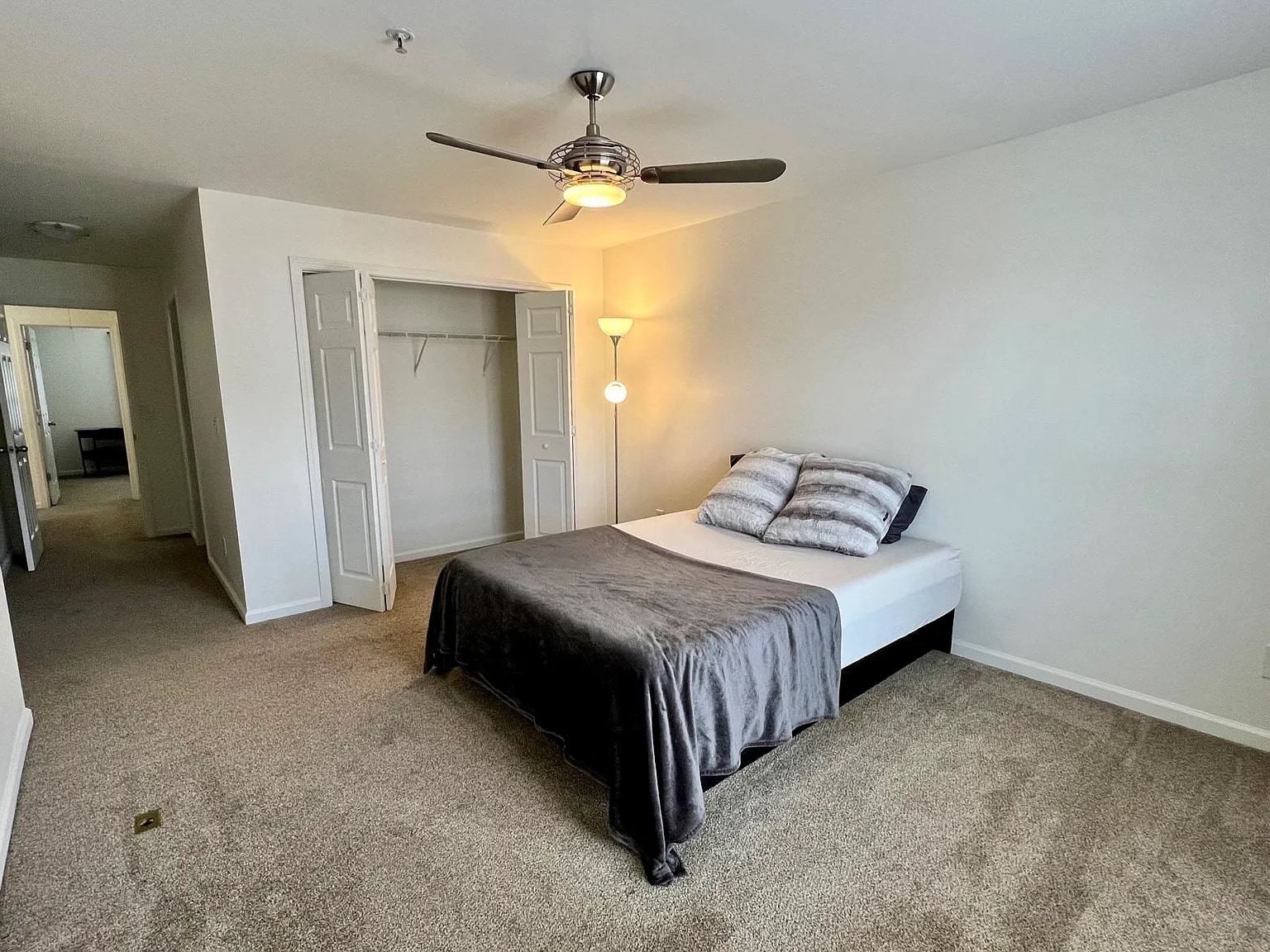 Building Photo - Room in Condo on Donatello Avenue