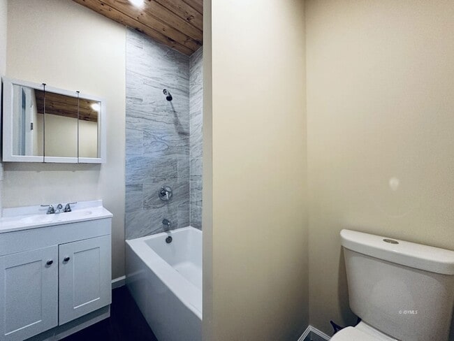 Building Photo - 54605 N Circle Dr
